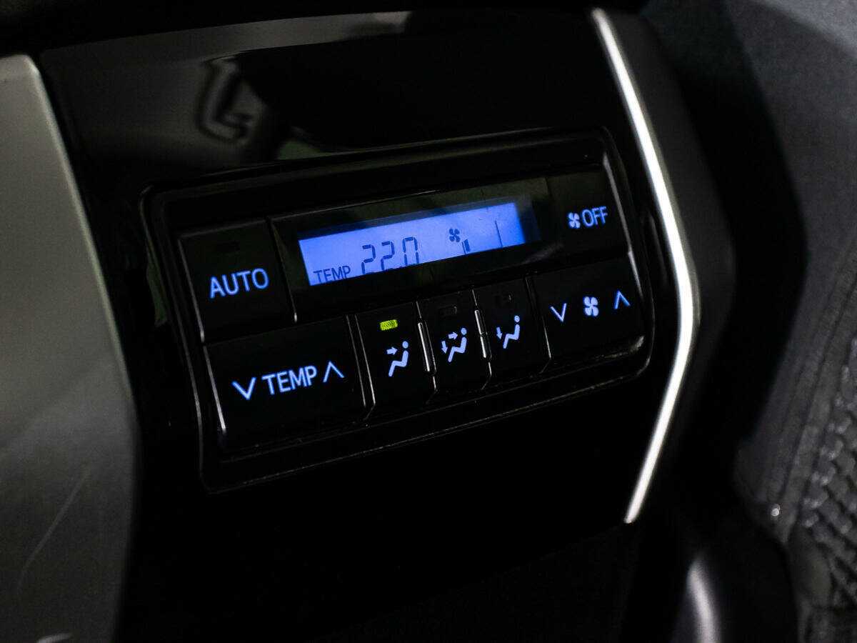 Toyota Land Cruiser Prado с пробегом — 2018 год. Фото: #17