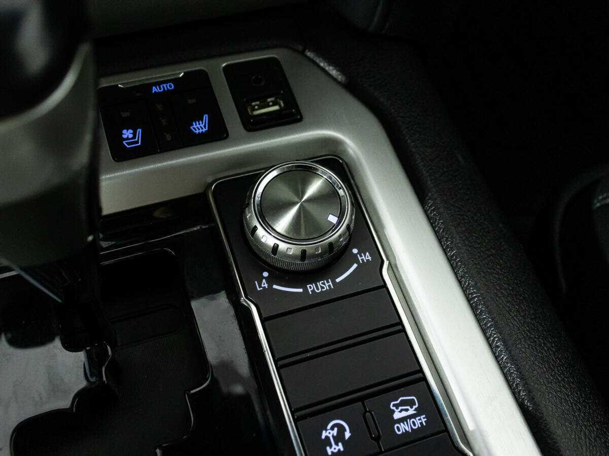 Toyota Land Cruiser с пробегом — 2018 год. Фото: #17