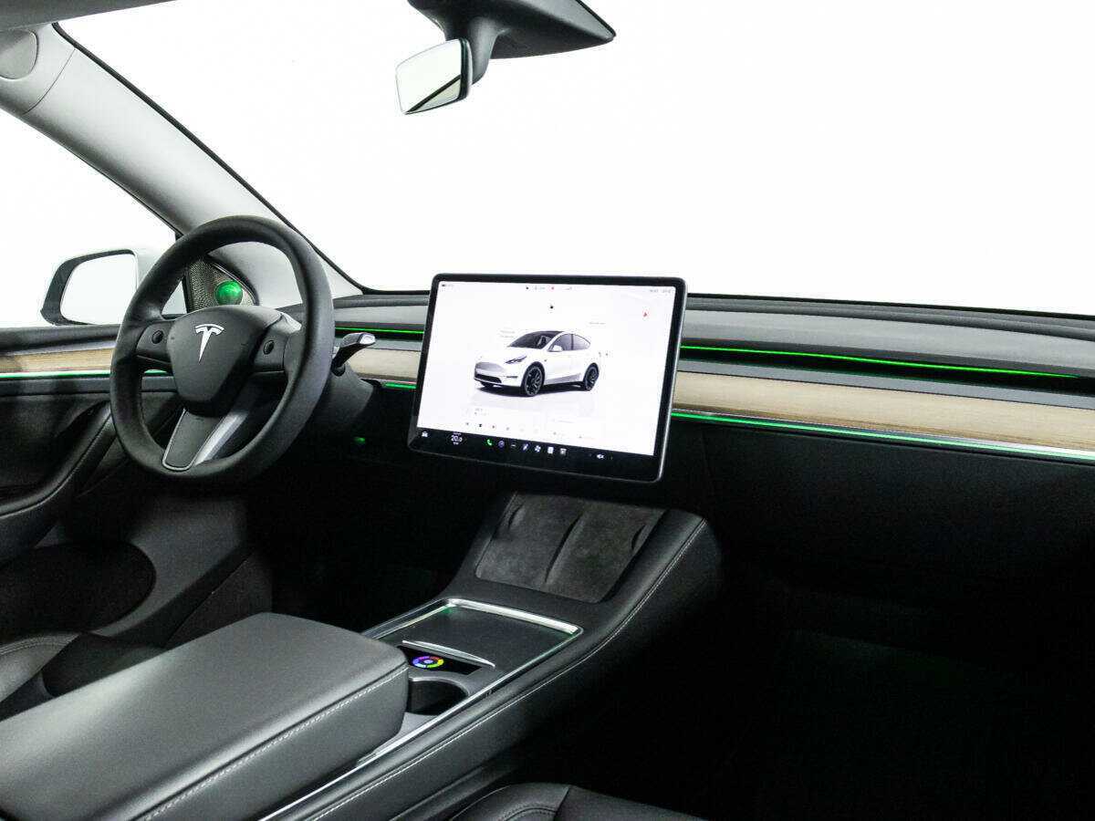 Tesla Model Y с пробегом — 2022 год. Фото: #8