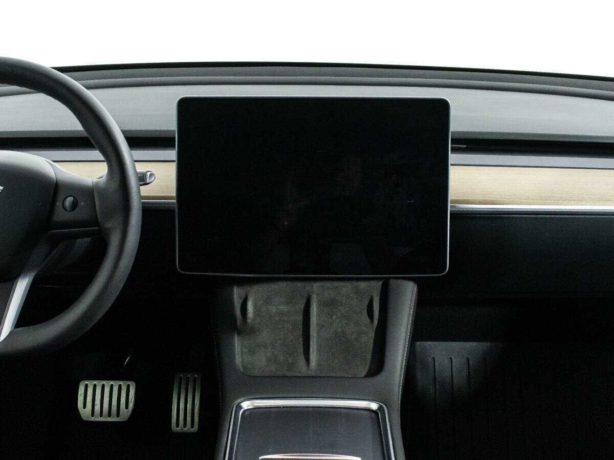 Tesla Model Y с пробегом — 2022 год. Фото: #13