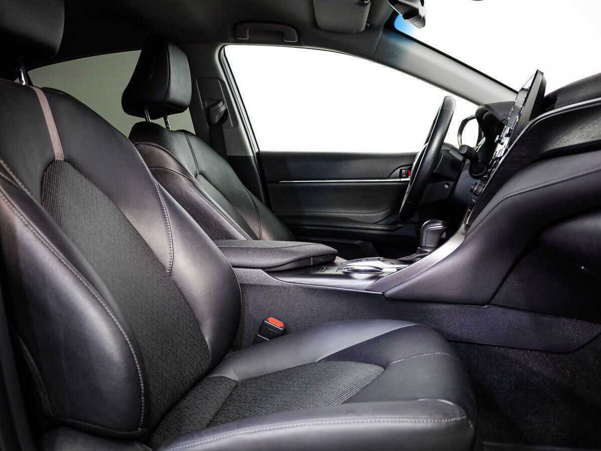 Toyota Camry с пробегом — 2021 год. Фото: #13