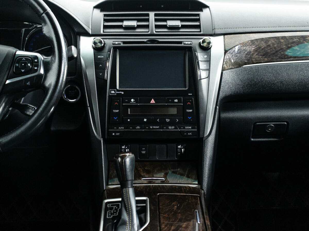 Toyota Camry с пробегом — 2017 год. Фото: #13