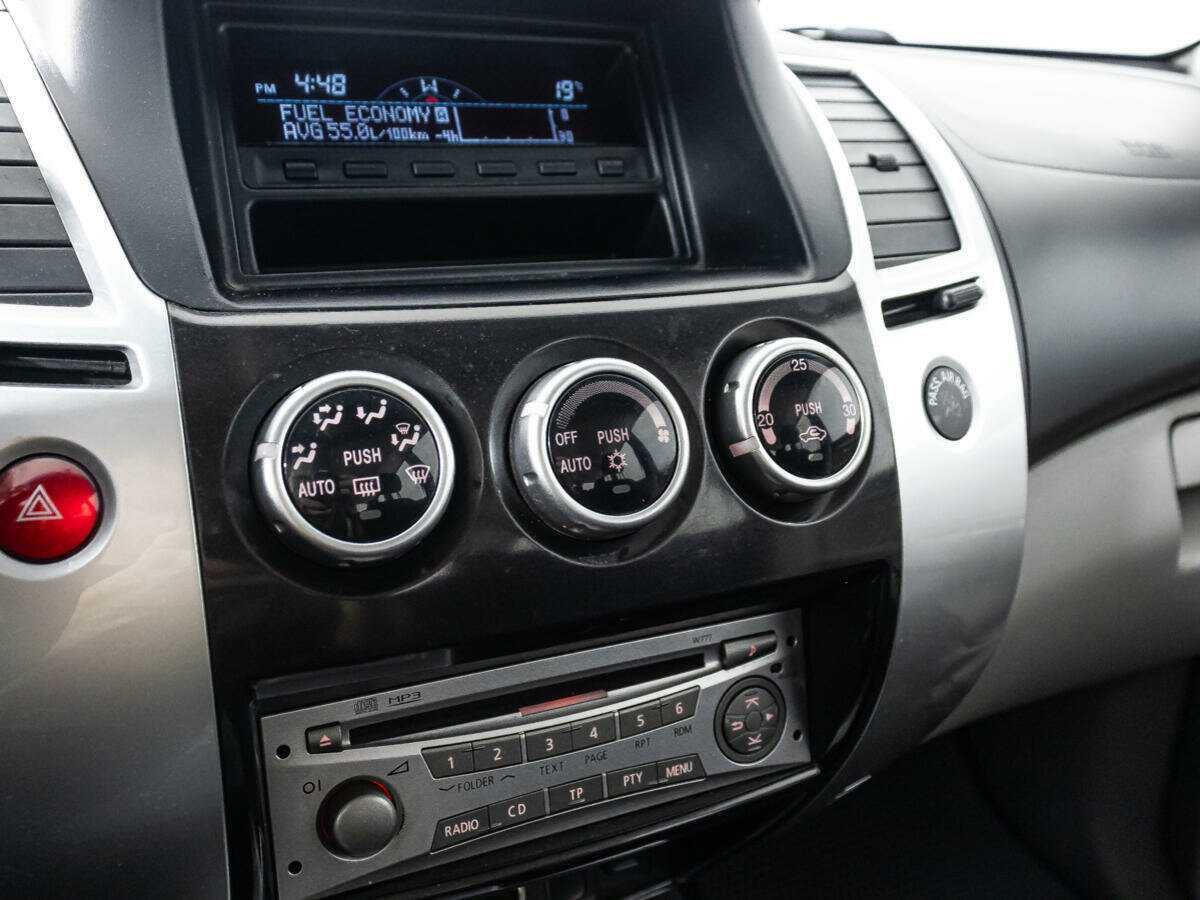 Mitsubishi Pajero Sport с пробегом — 2012 год. Фото: #14