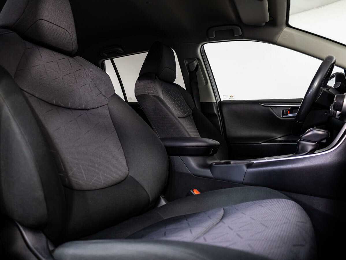 Toyota RAV4 с пробегом — 2020 год. Фото: #10