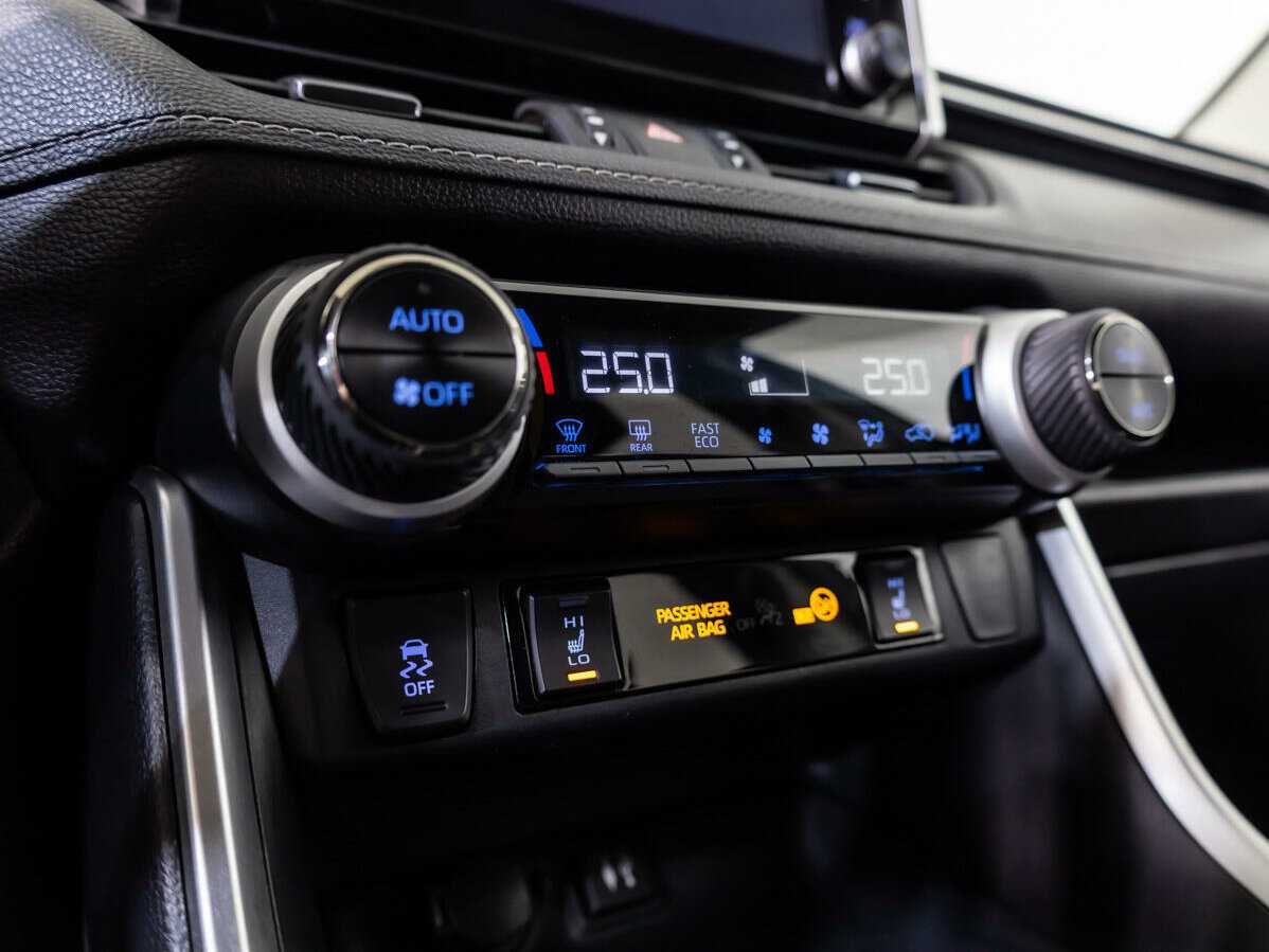 Toyota RAV4 с пробегом — 2020 год. Фото: #13