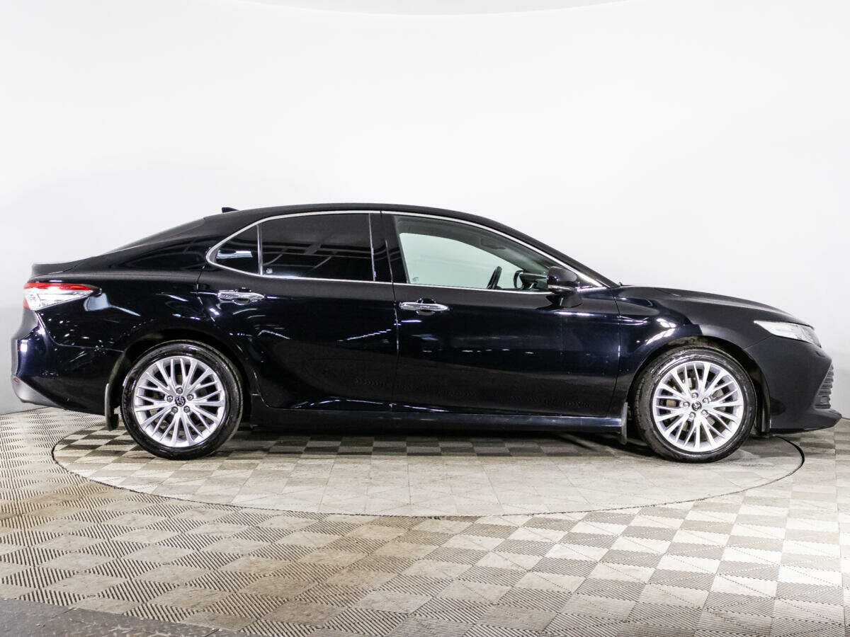 Toyota Camry с пробегом — 2018 год. Фото: #3