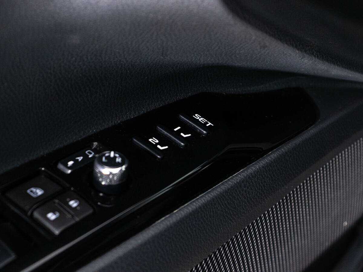 Toyota Camry с пробегом — 2018 год. Фото: #15