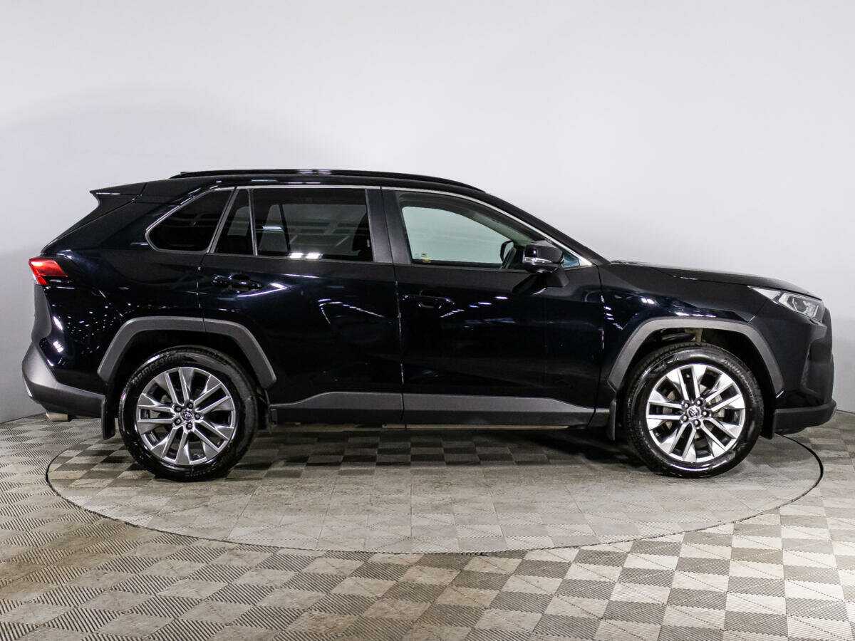 Toyota RAV4 с пробегом — 2022 год. Фото: #3
