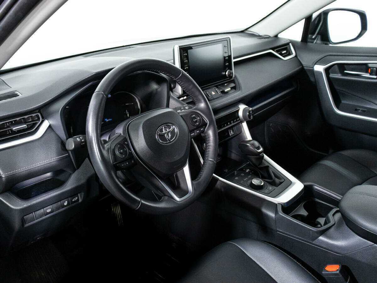 Toyota RAV4 с пробегом — 2022 год. Фото: #10