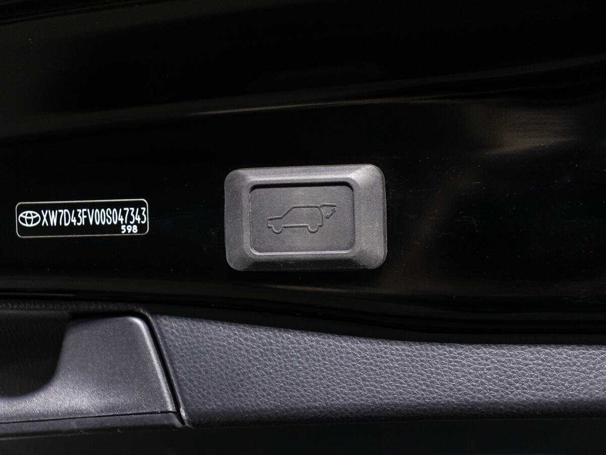 Toyota RAV4 с пробегом — 2022 год. Фото: #15