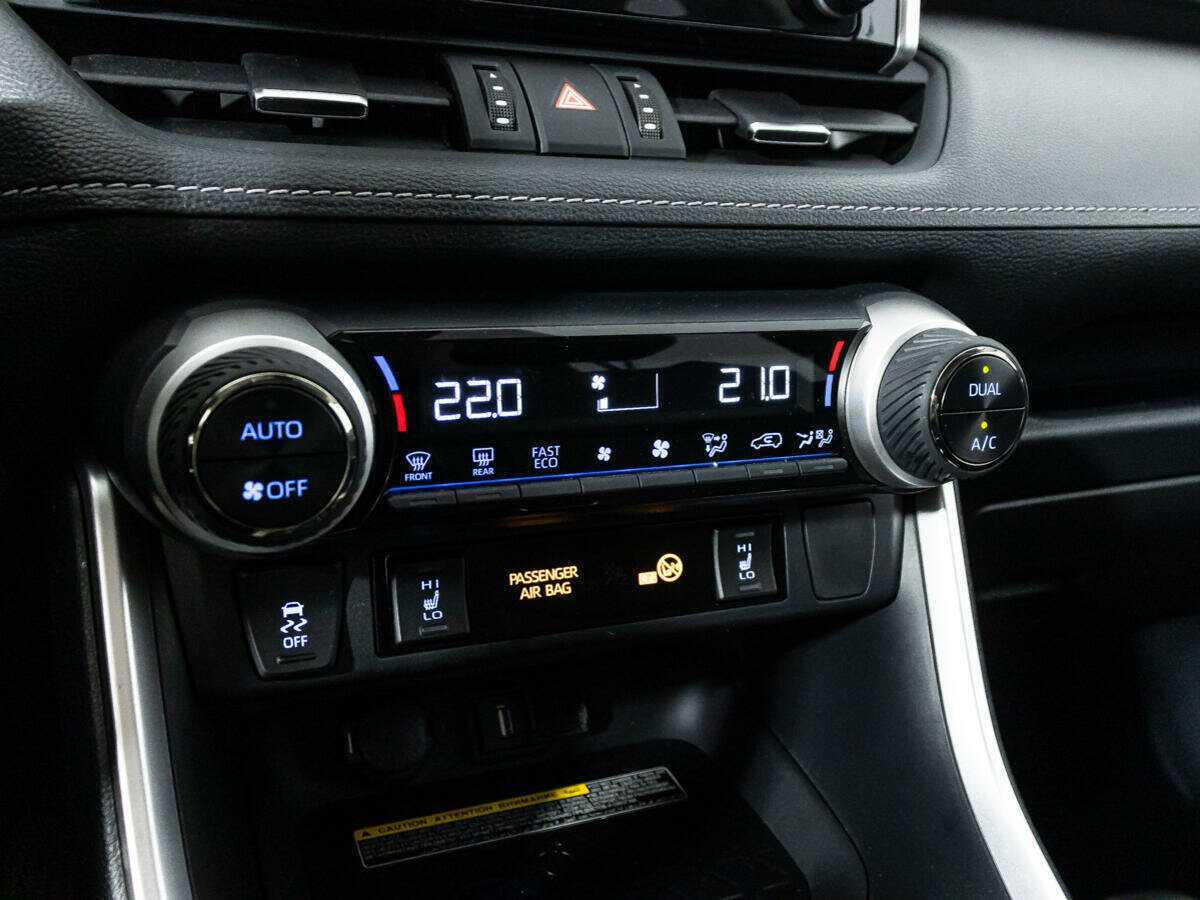 Toyota RAV4 с пробегом — 2022 год. Фото: #17