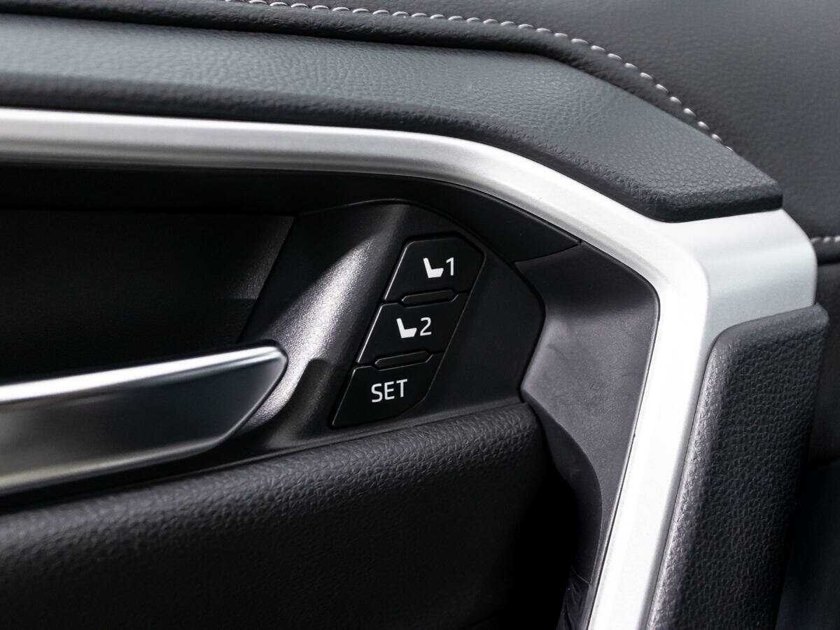 Toyota RAV4 с пробегом — 2022 год. Фото: #21