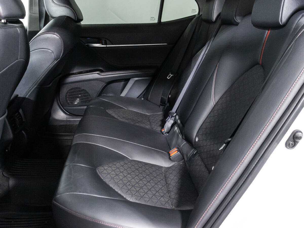 Toyota Camry с пробегом — 2022 год. Фото: #9