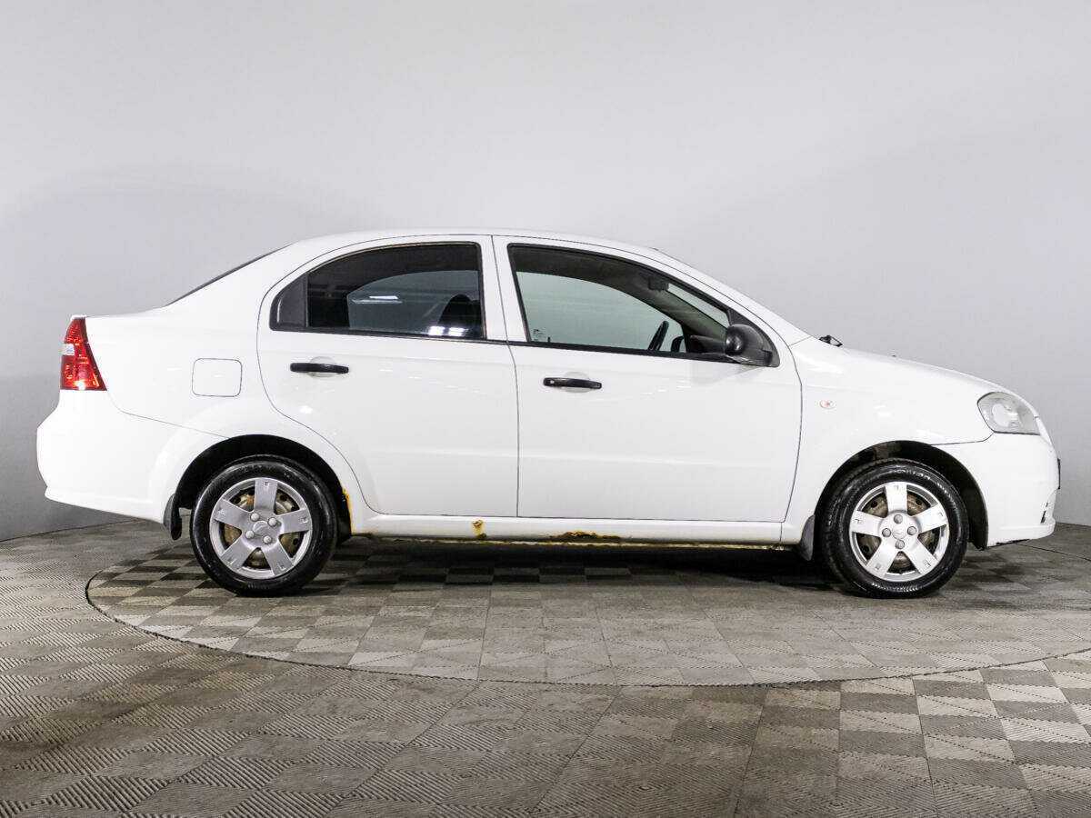 Chevrolet Aveo с пробегом — 2010 год. Фото: #3