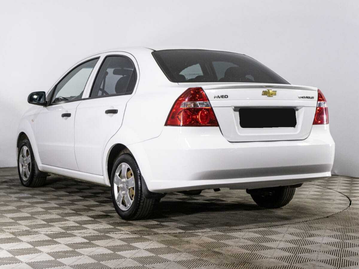 Chevrolet Aveo с пробегом — 2010 год. Фото: #6