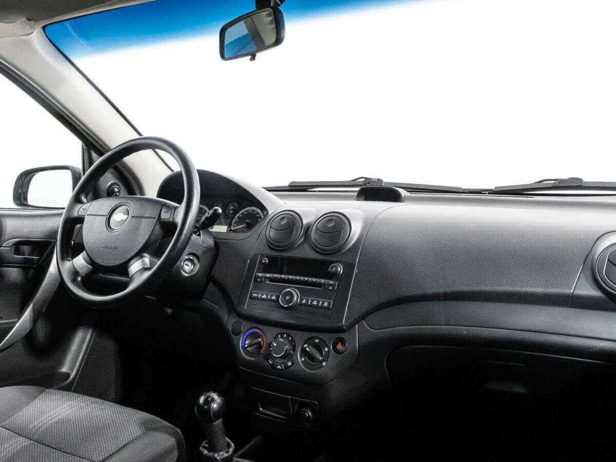 Chevrolet Aveo с пробегом — 2010 год. Фото: #8