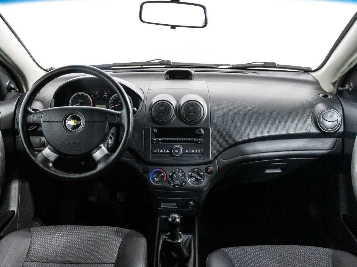 Chevrolet Aveo с пробегом — 2010 год. Фото: #12