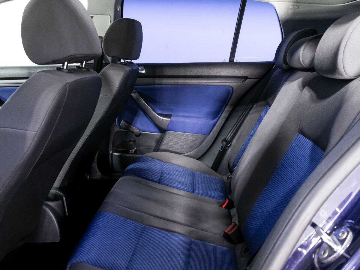 Volkswagen Golf с пробегом — 2006 год. Фото: #9