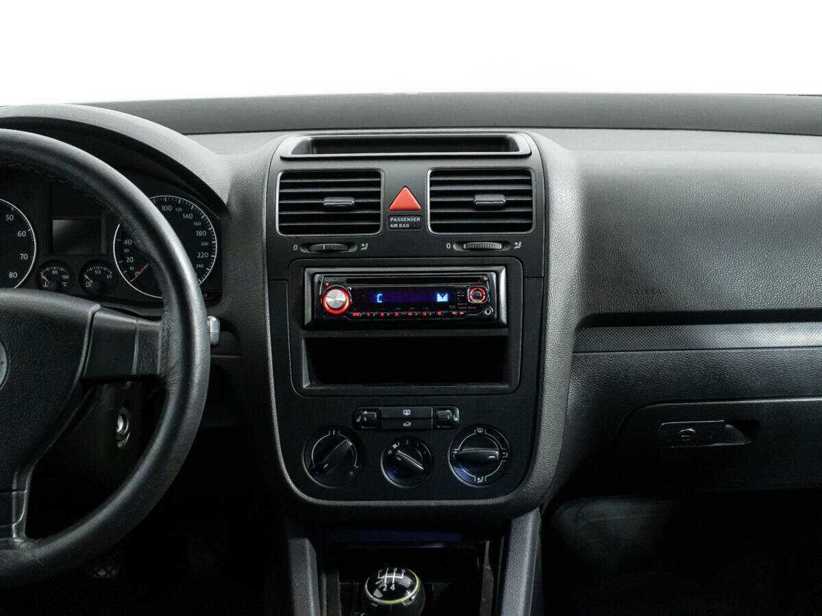 Volkswagen Golf с пробегом — 2006 год. Фото: #13