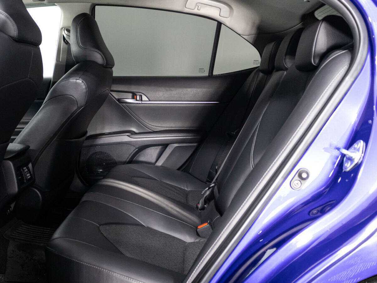 Toyota Camry с пробегом — 2021 год. Фото: #9