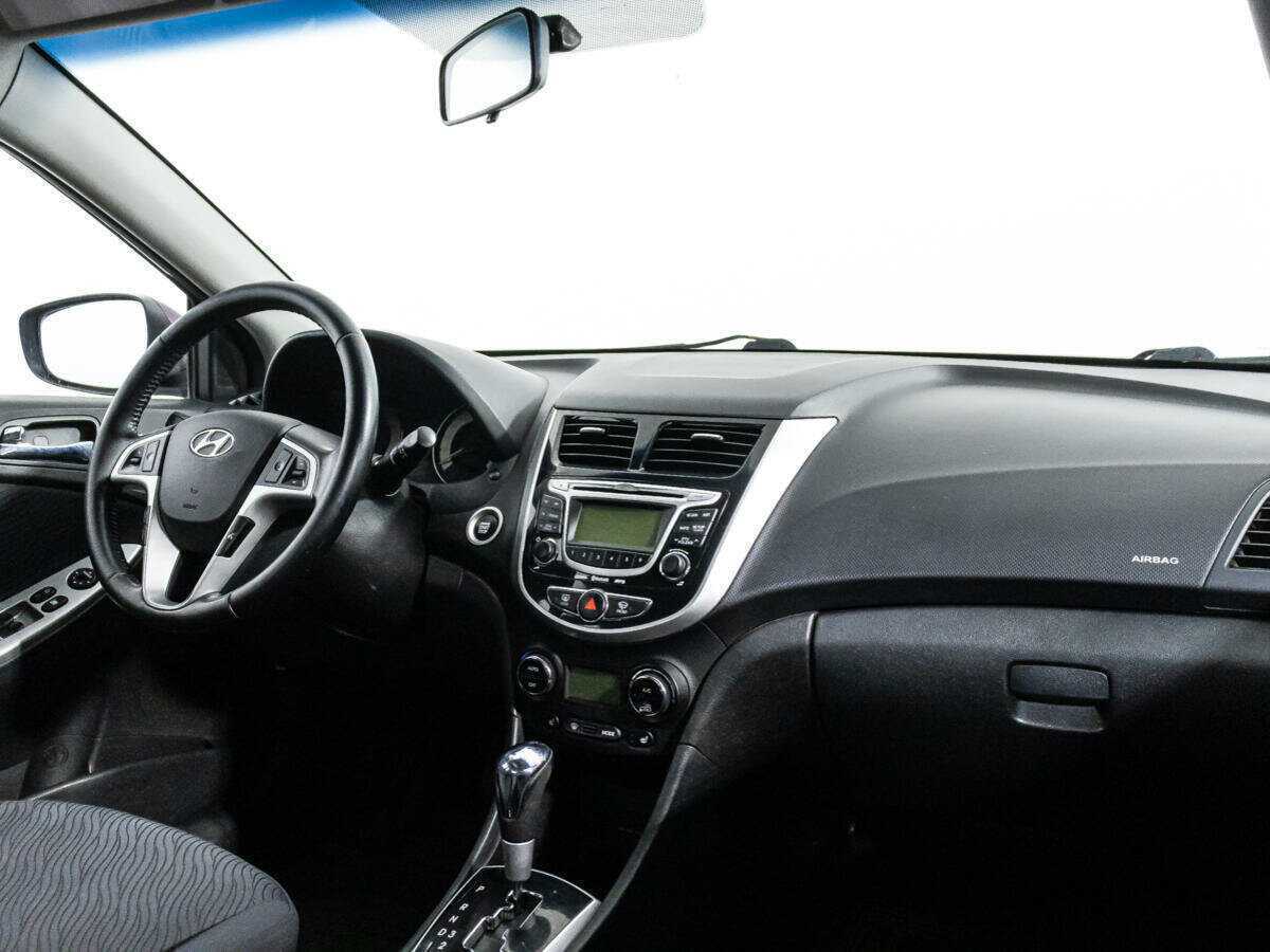 Hyundai Solaris с пробегом — 2011 год. Фото: #8
