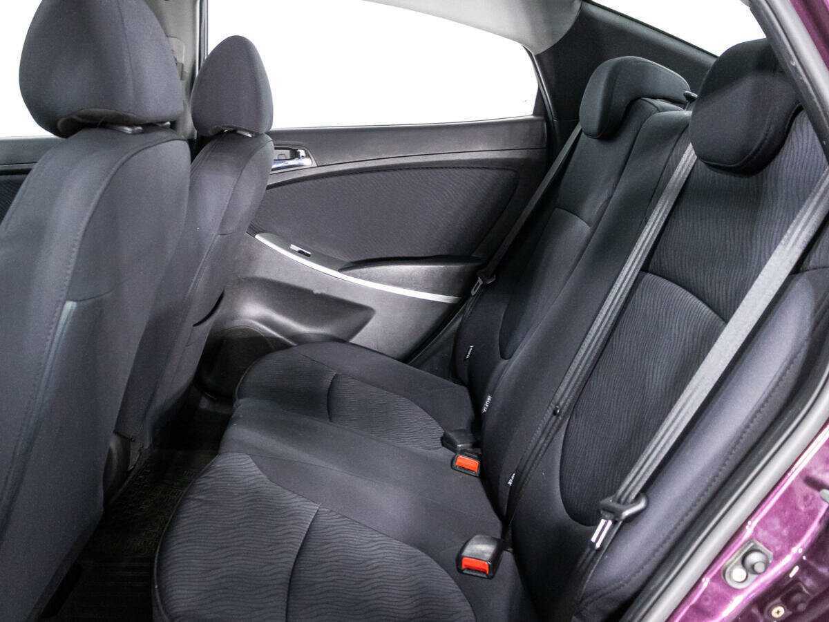 Hyundai Solaris с пробегом — 2011 год. Фото: #9