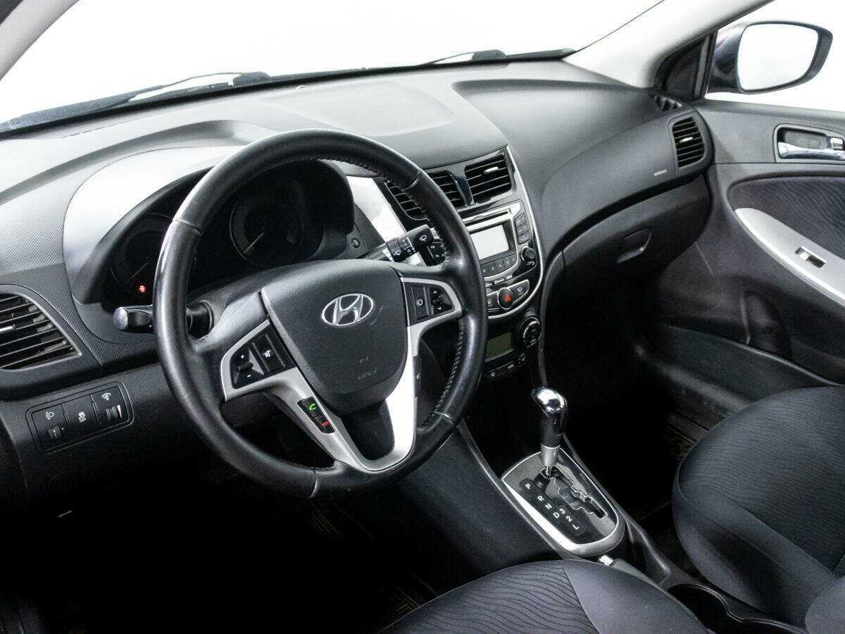 Hyundai Solaris с пробегом — 2011 год. Фото: #10