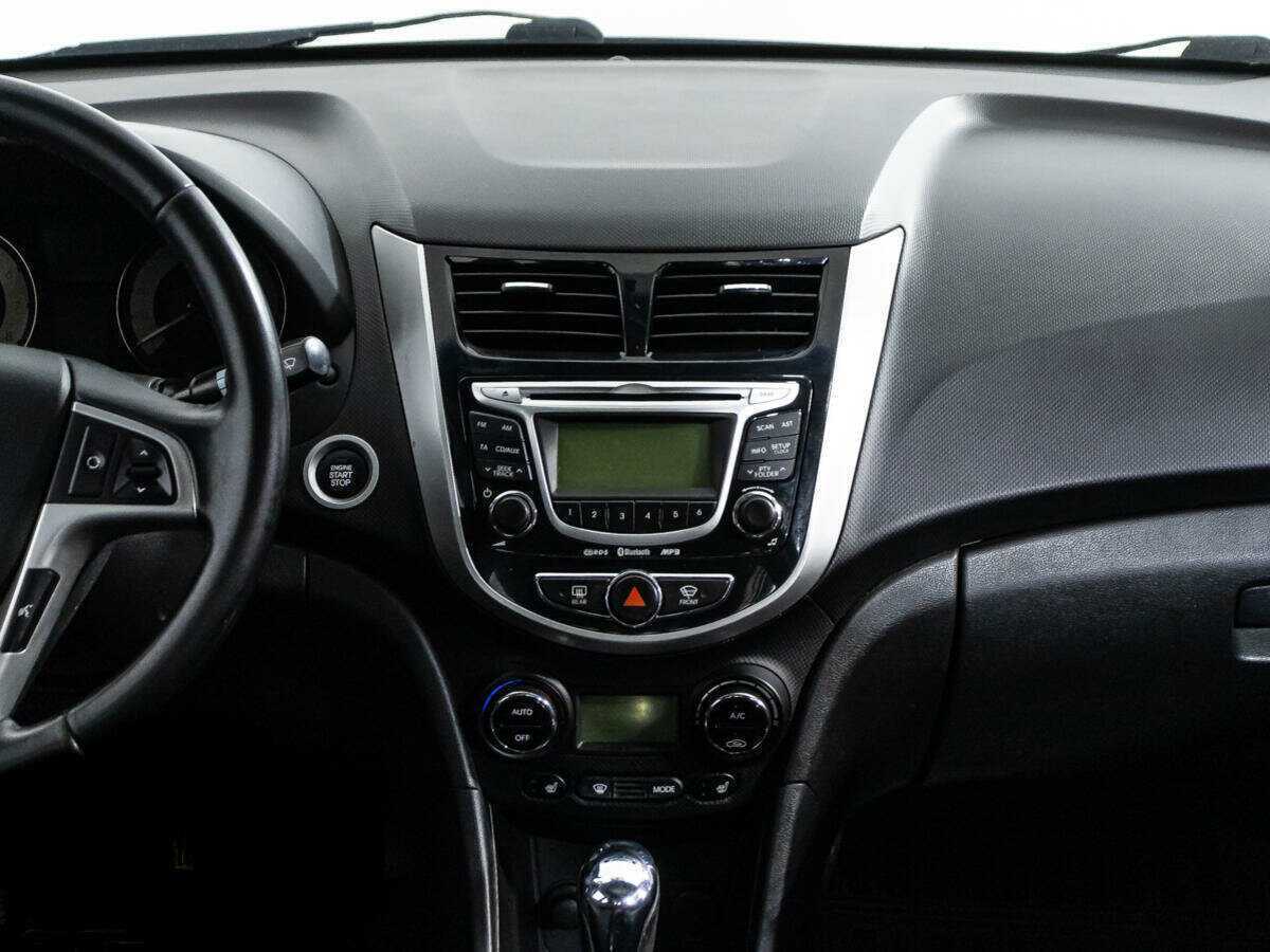 Hyundai Solaris с пробегом — 2011 год. Фото: #13