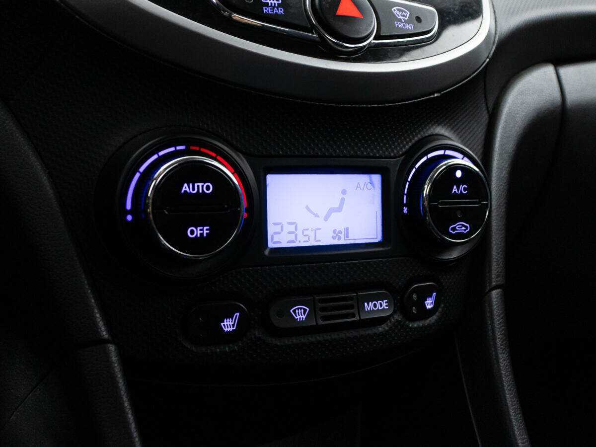 Hyundai Solaris с пробегом — 2011 год. Фото: #15