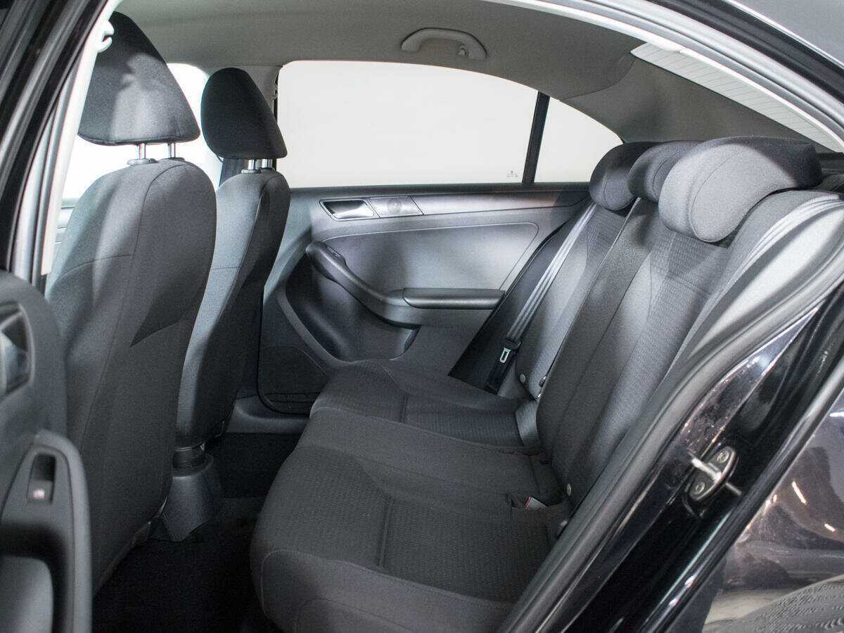 Volkswagen Jetta с пробегом — 2015 год. Фото: #9