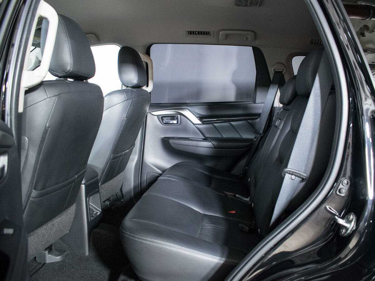 Mitsubishi Pajero Sport с пробегом — 2019 год. Фото: #9