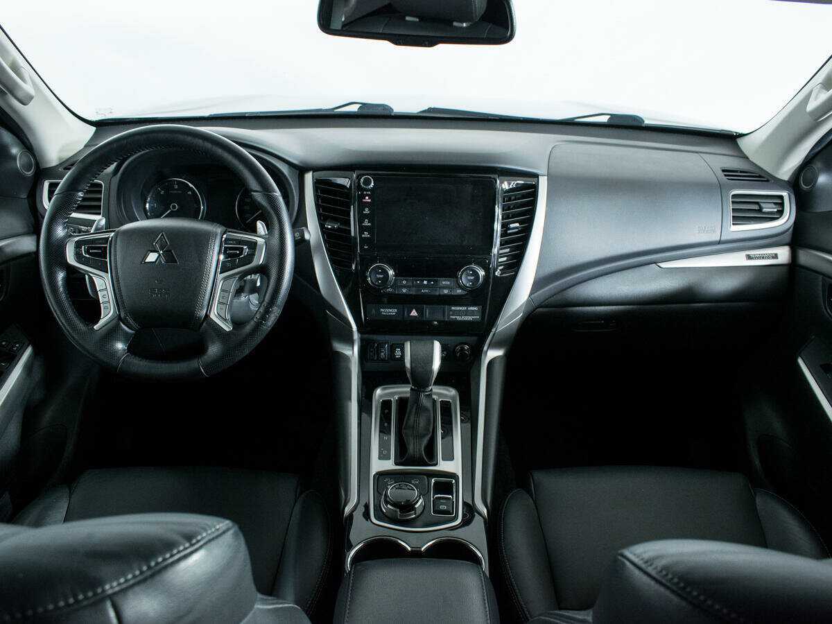 Mitsubishi Pajero Sport с пробегом — 2019 год. Фото: #11