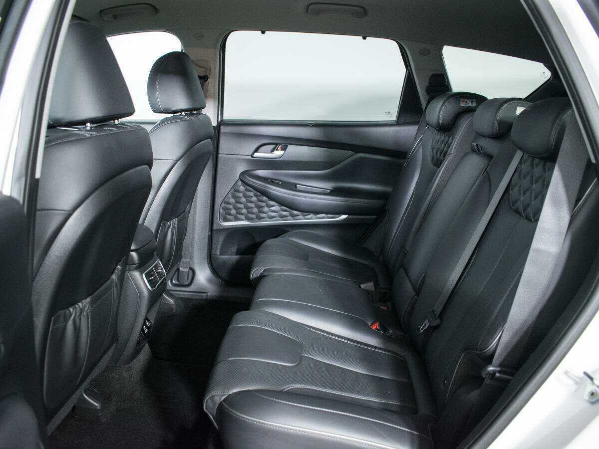 Hyundai Santa Fe с пробегом — 2022 год. Фото: #9