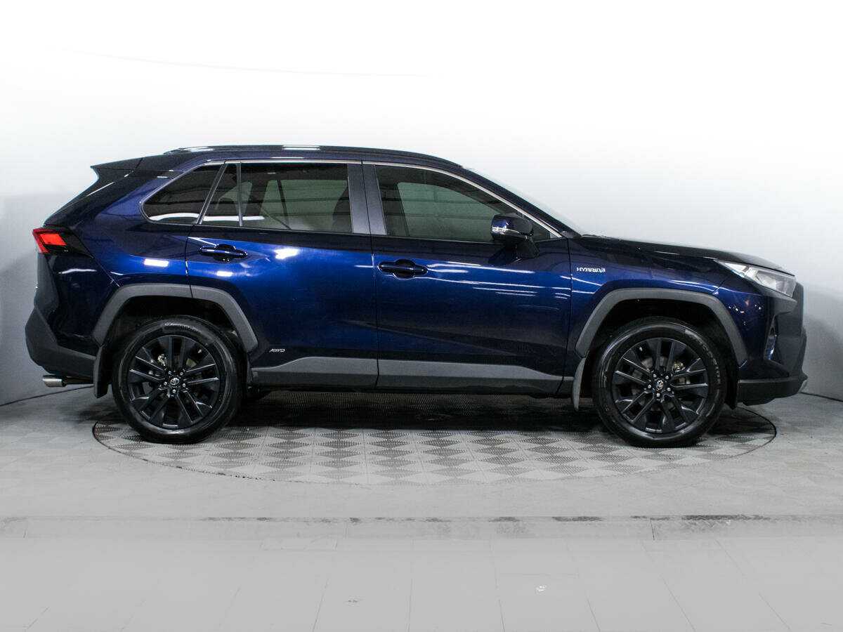 Toyota RAV4 с пробегом — 2020 год. Фото: #3