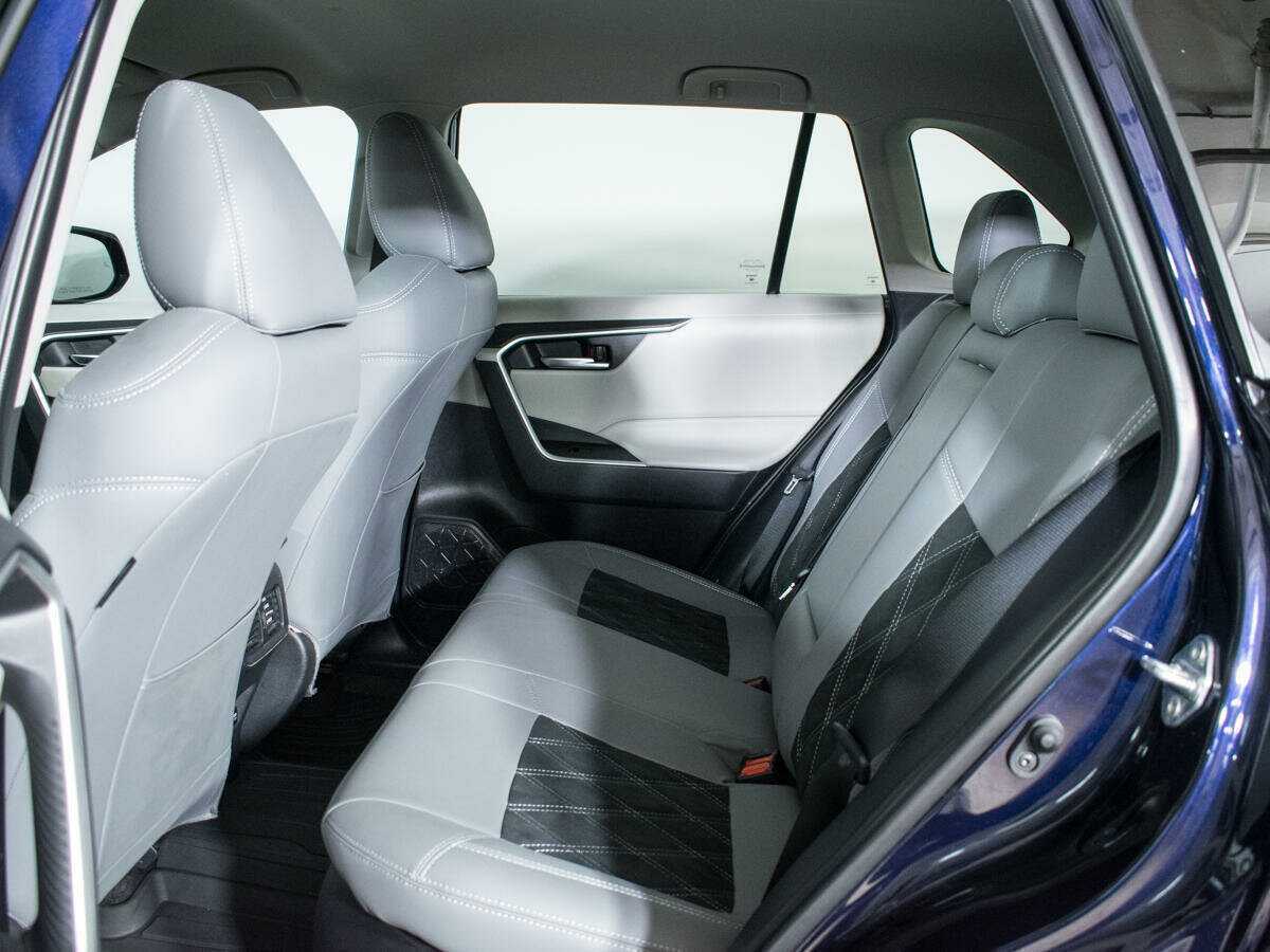 Toyota RAV4 с пробегом — 2020 год. Фото: #9