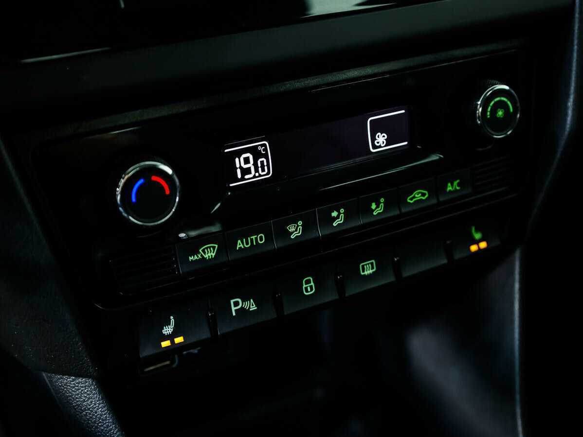 Skoda Rapid с пробегом — 2018 год. Фото: #13