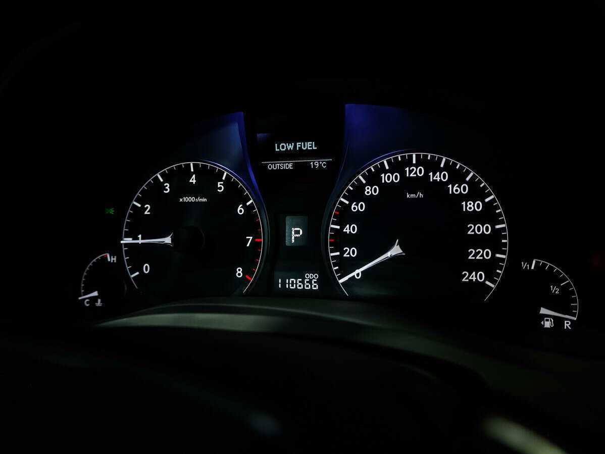 Lexus RX с пробегом — 2010 год. Фото: #16