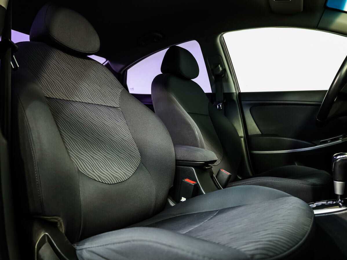 Hyundai Solaris с пробегом — 2012 год. Фото: #10