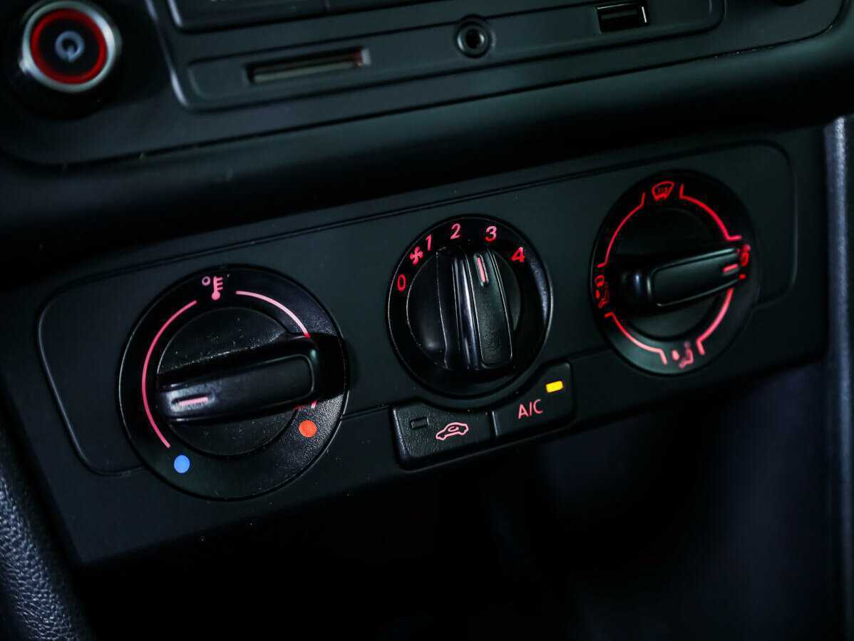 Volkswagen Polo с пробегом — 2016 год. Фото: #12