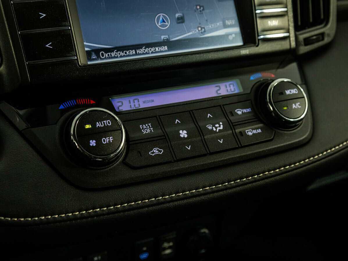 Toyota RAV4 с пробегом — 2015 год. Фото: #19