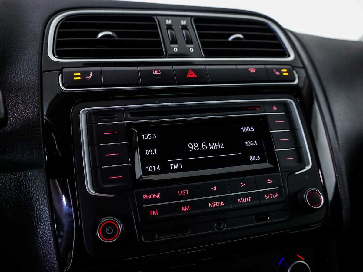 Volkswagen Polo с пробегом — 2017 год. Фото: #12