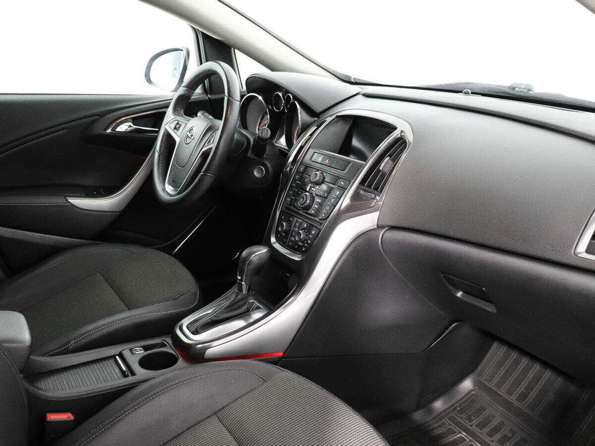 Opel Astra с пробегом — 2011 год. Фото: #8