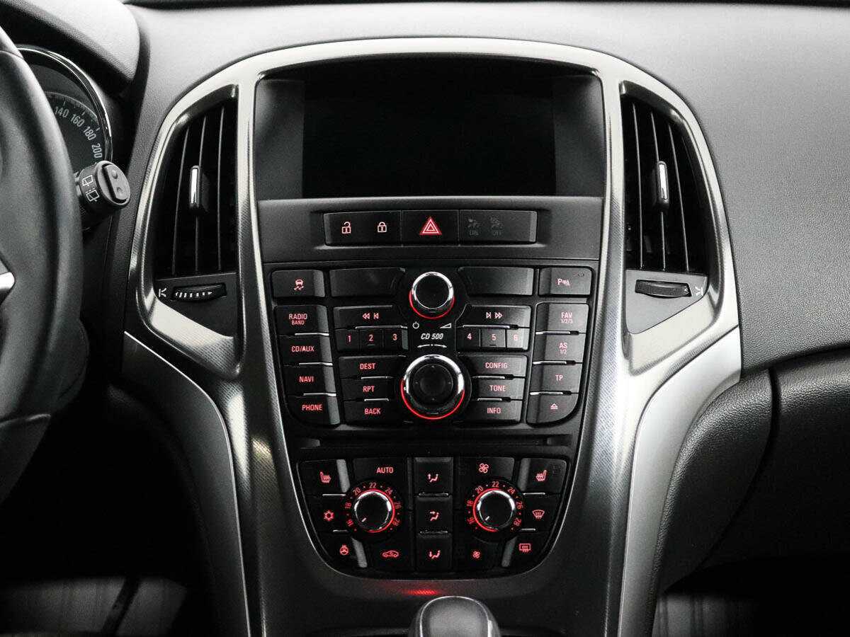 Opel Astra с пробегом — 2011 год. Фото: #12