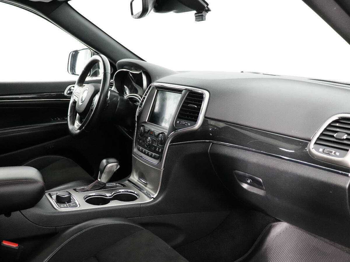 Jeep Grand Cherokee с пробегом — 2018 год. Фото: #8