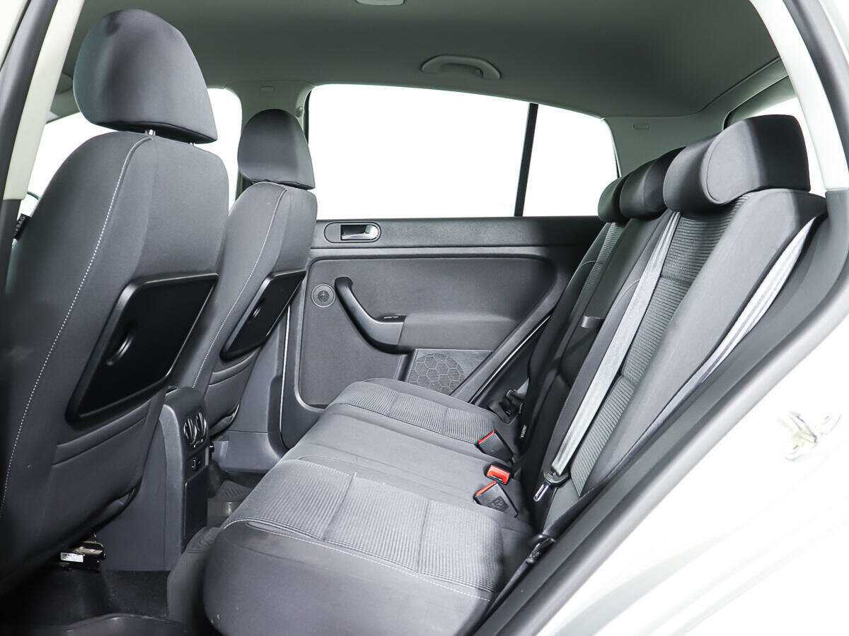 Volkswagen Golf Plus с пробегом — 2010 год. Фото: #9