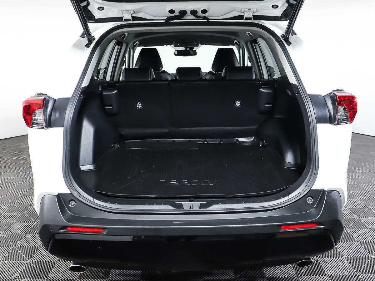 Toyota RAV4 с пробегом — 2022 год. Фото: #9