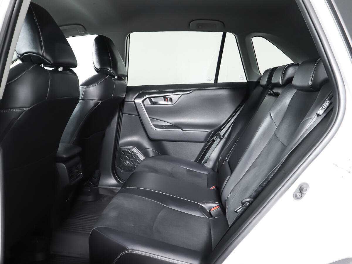 Toyota RAV4 с пробегом — 2022 год. Фото: #11