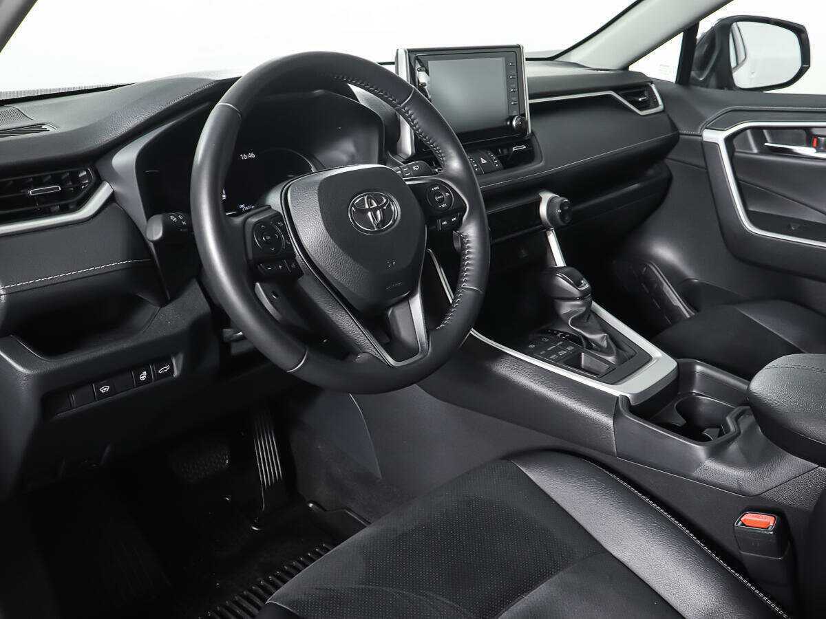 Toyota RAV4 с пробегом — 2022 год. Фото: #14