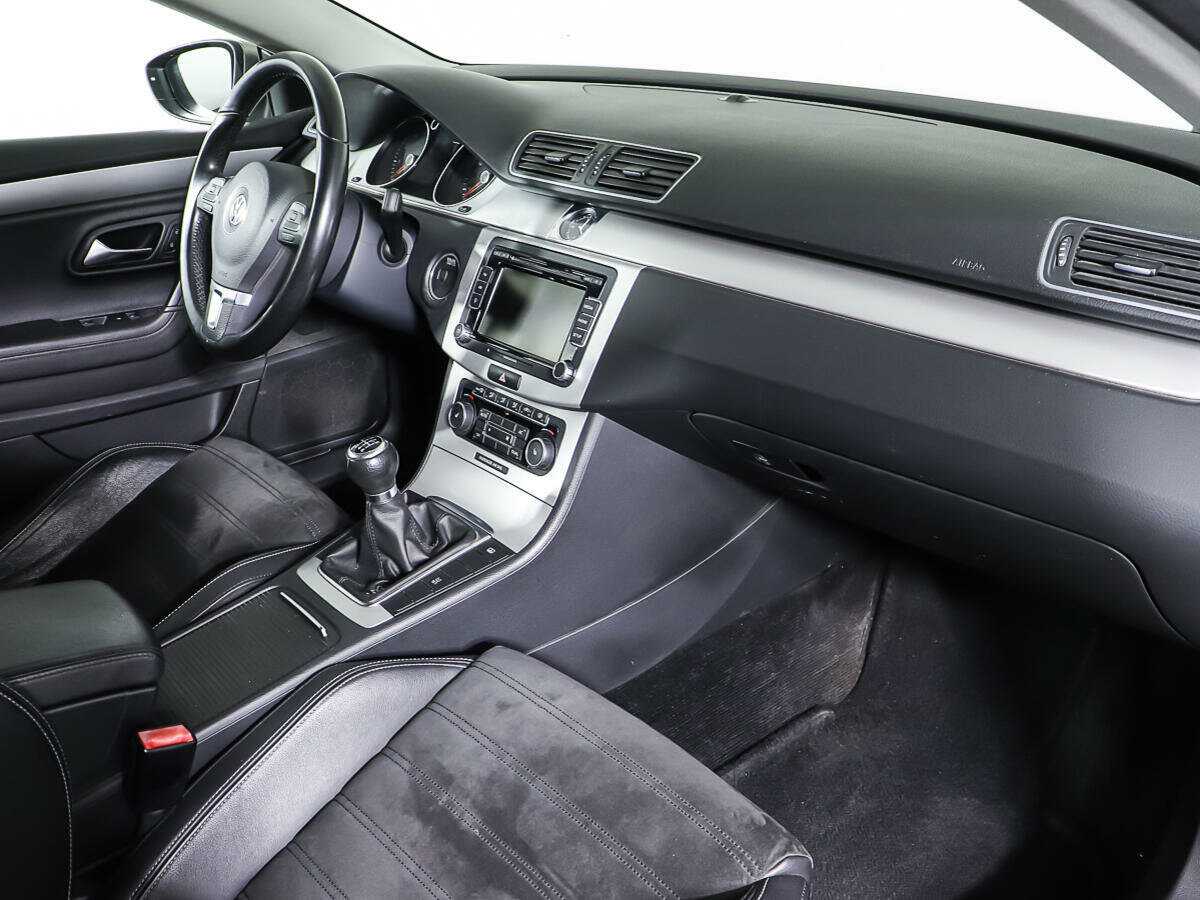 Volkswagen Passat CC с пробегом — 2011 год. Фото: #8