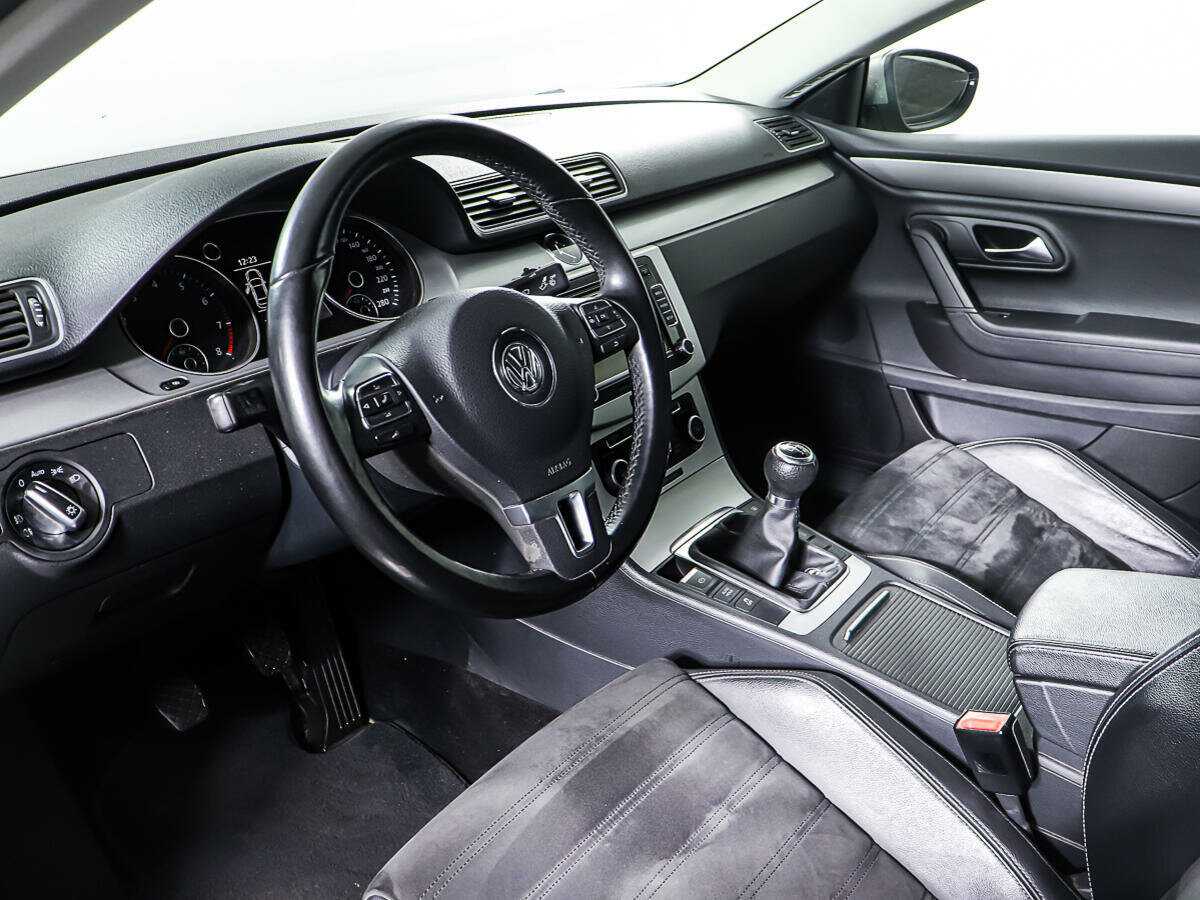 Volkswagen Passat CC с пробегом — 2011 год. Фото: #12